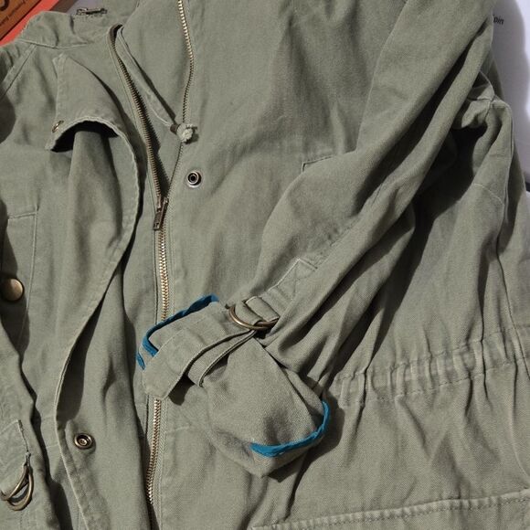 Willow and Clay Olive Green Military Style Utility Cargo Jacket with Hood - Picture 6 of 12